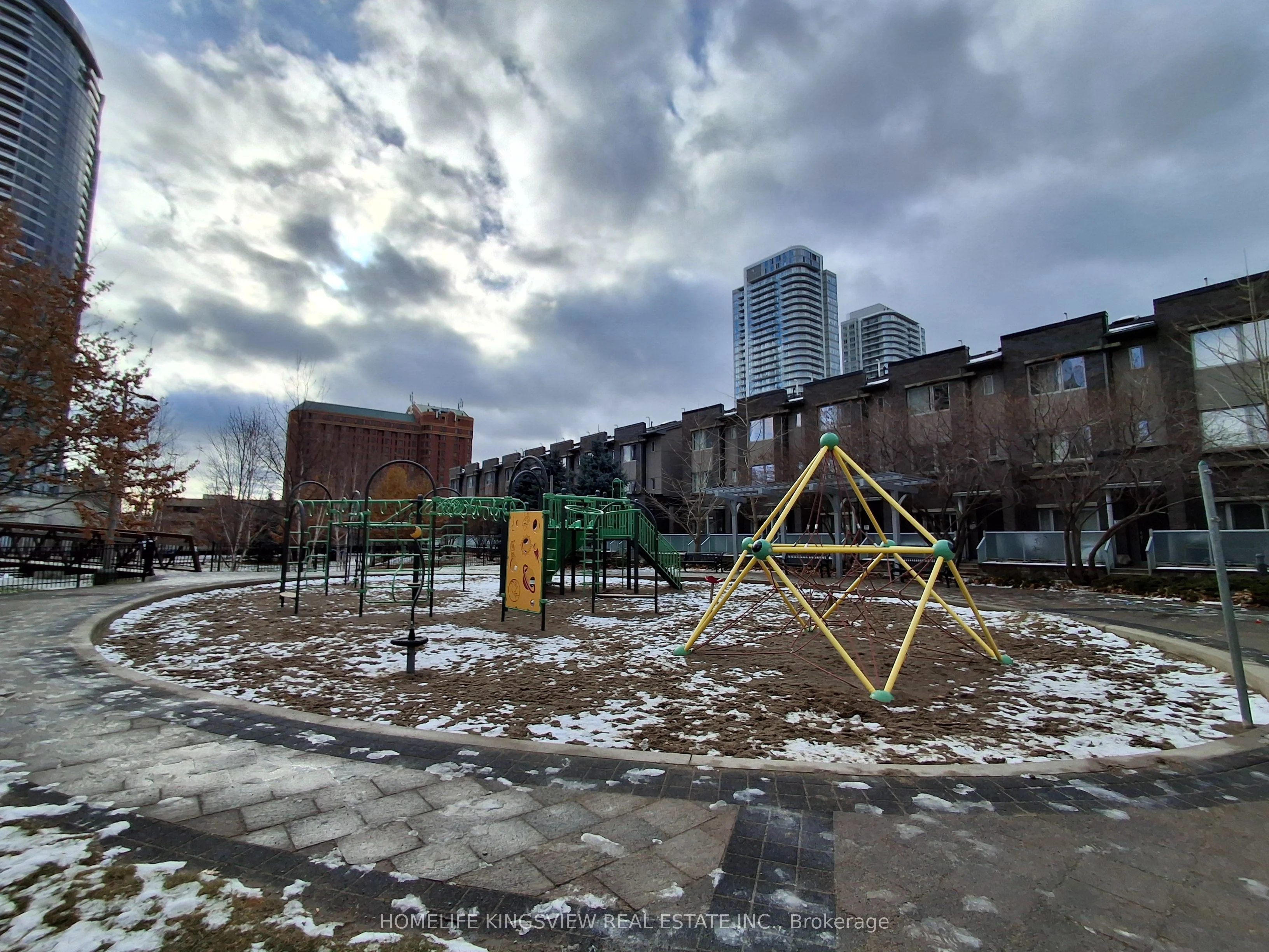 275 Village Green Square 2220, Toronto E07, ON M1S 0L8