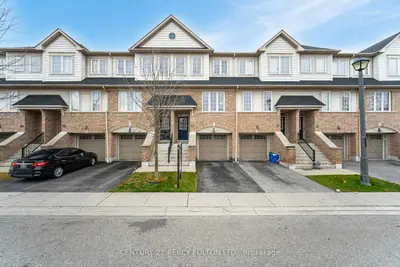 Condo Townhouse in Ajax