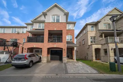Att/Row/Townhouse in Ajax