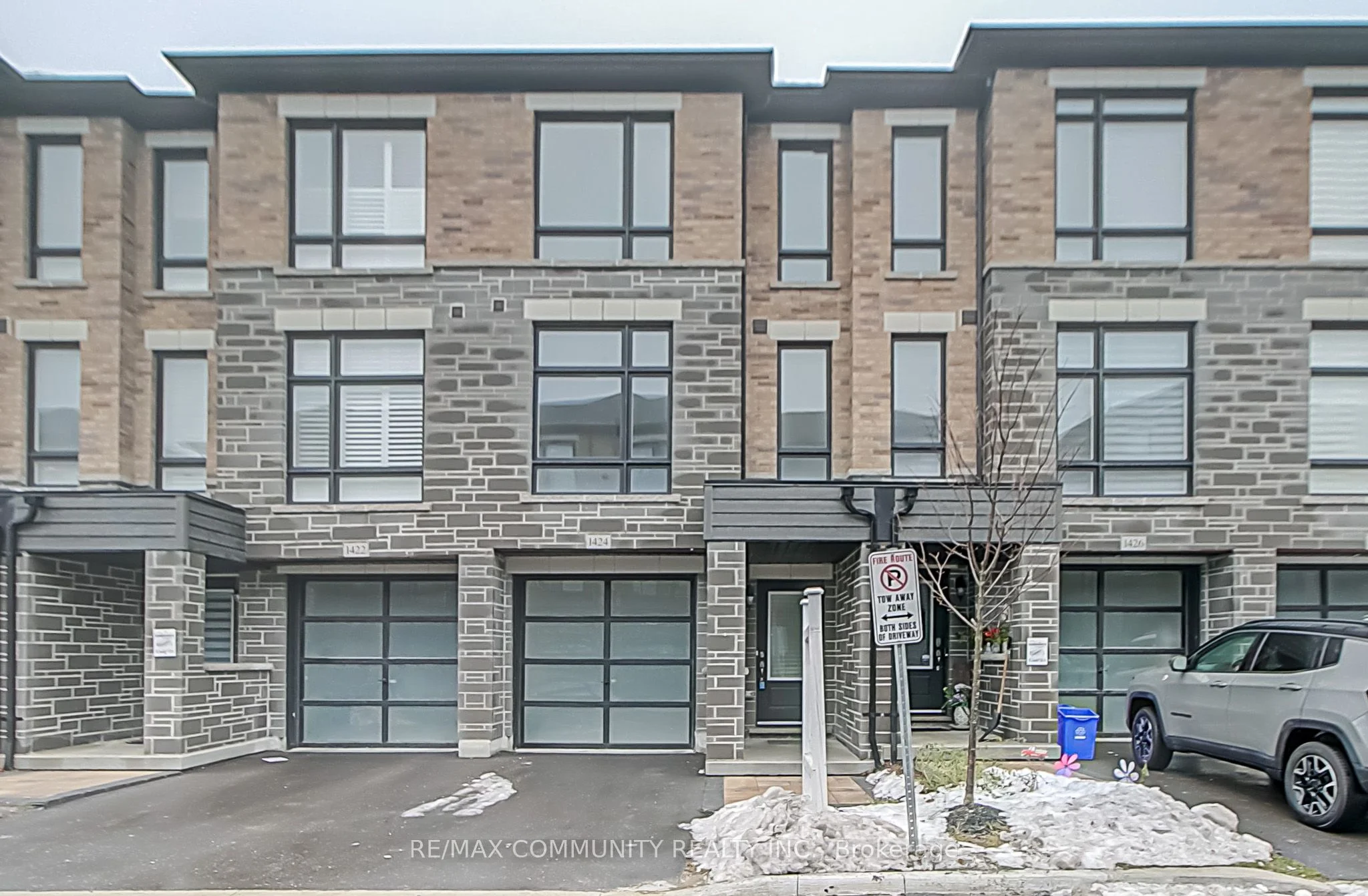 Att/Row/Townhouse in Oshawa