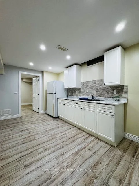 1033 Grandview Street N Bsmt, Oshawa, ON L1K 2S8