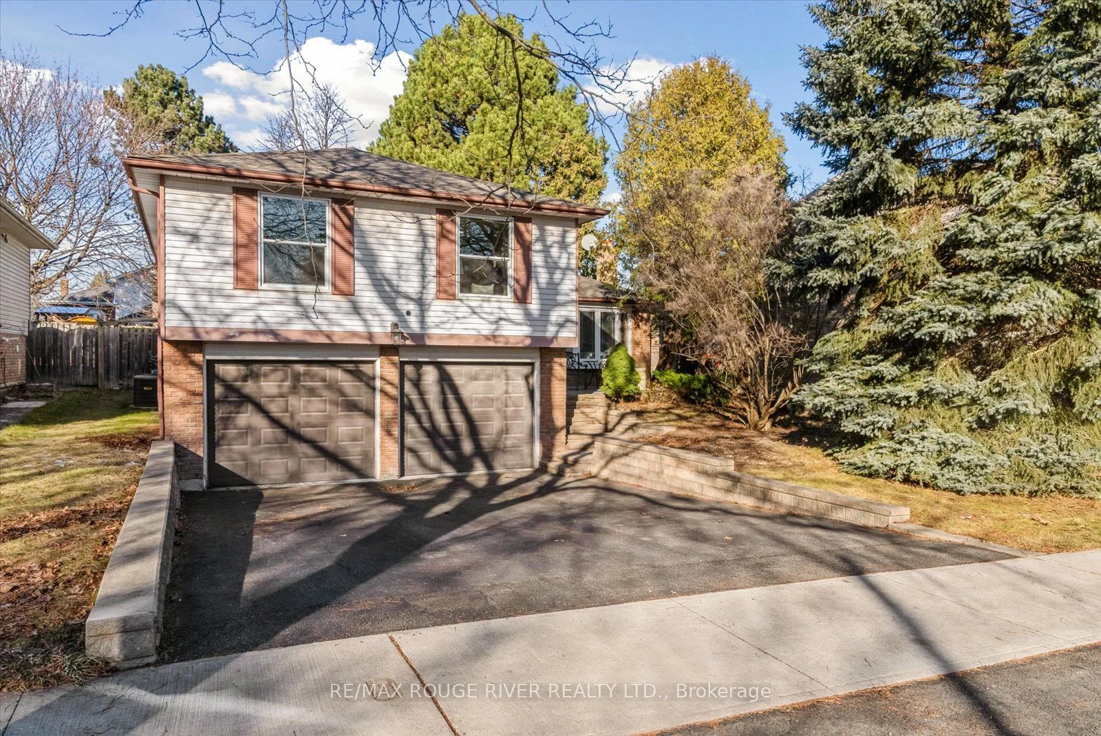 Detached in Whitby