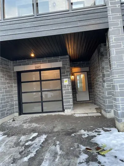 Att/Row/Townhouse in Oshawa