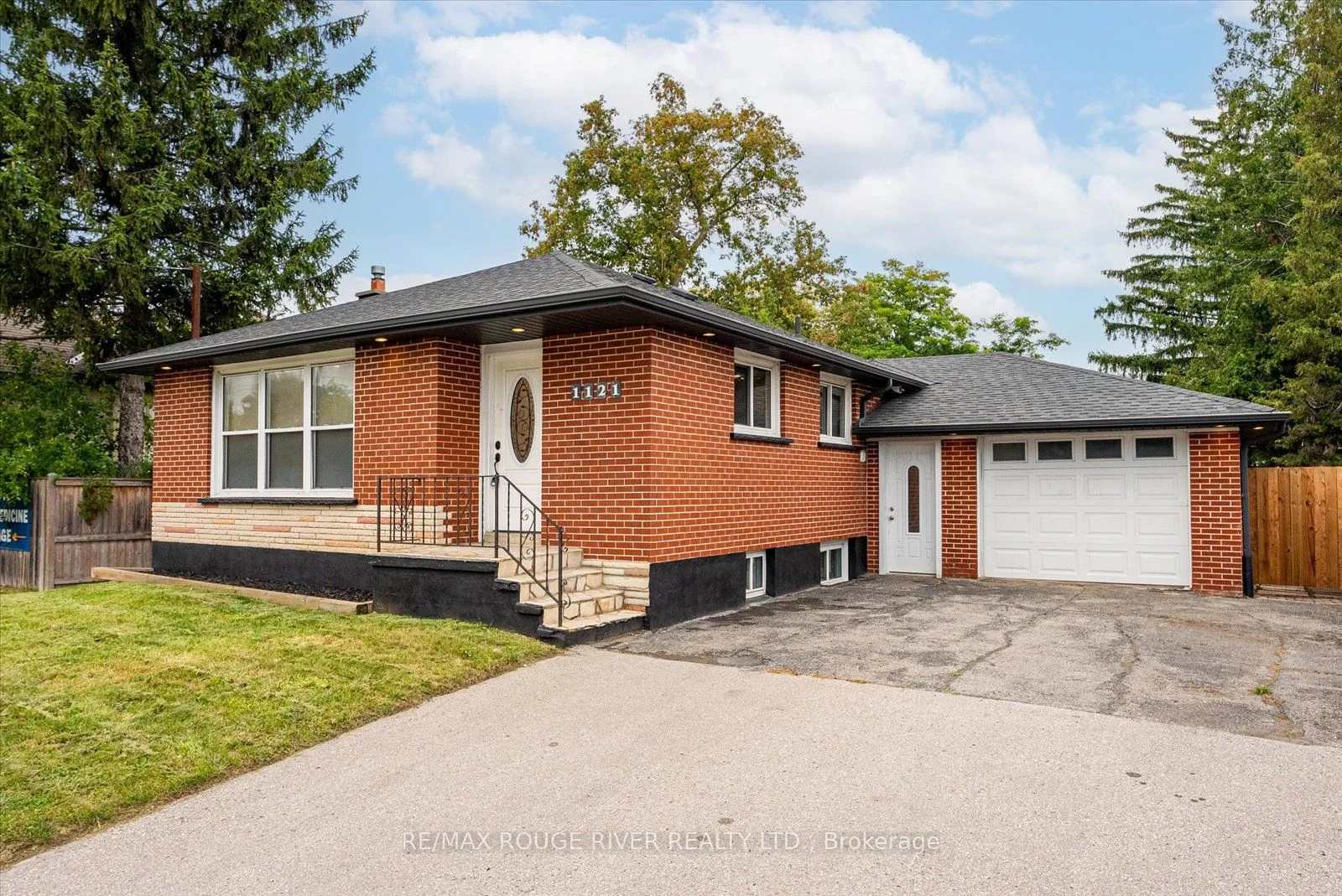 1121 Brock Street S Bsmt, Whitby, On L1n 4m1