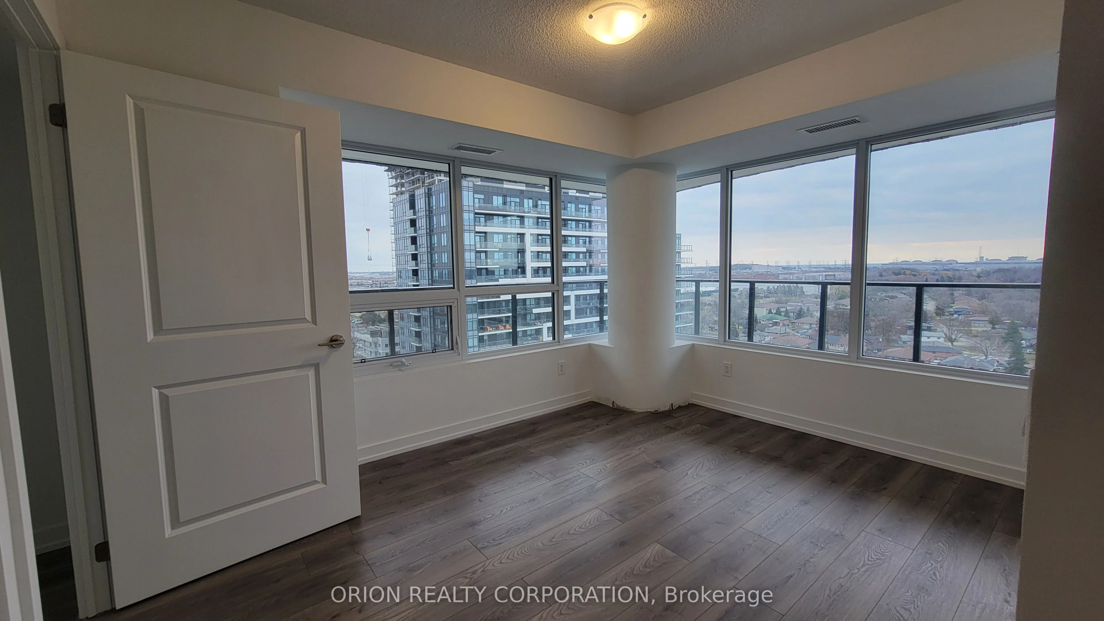 Condo Apartment in Pickering