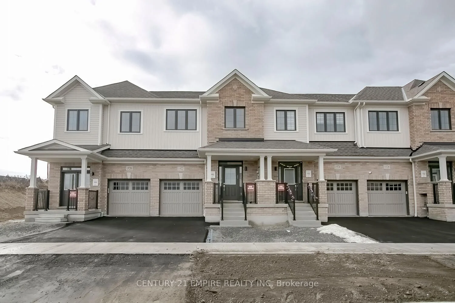 Att/Row/Townhouse in Oshawa