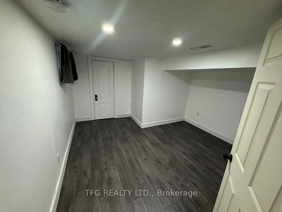 156 Adelaide Avenue E 3, Oshawa, ON L1G 1Z3