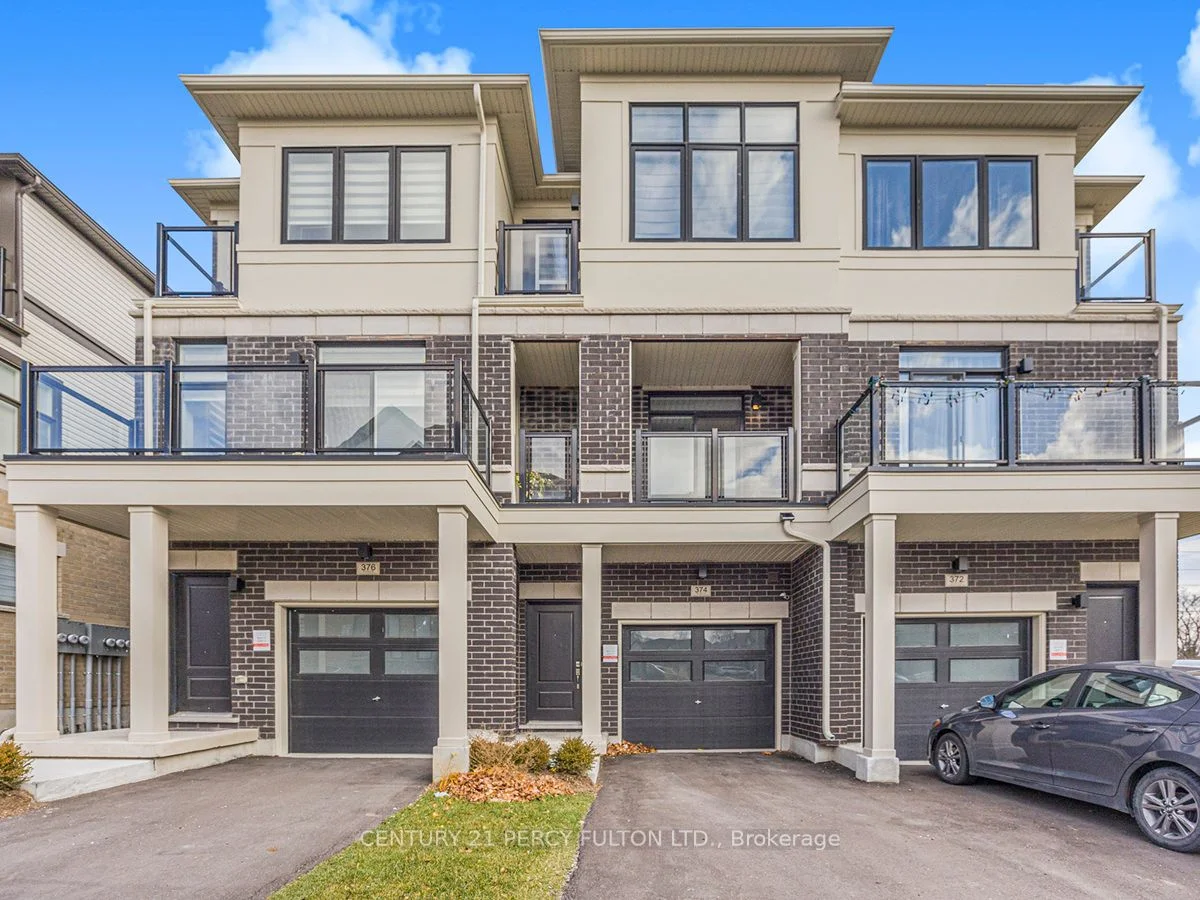 Att/Row/Townhouse in Oshawa