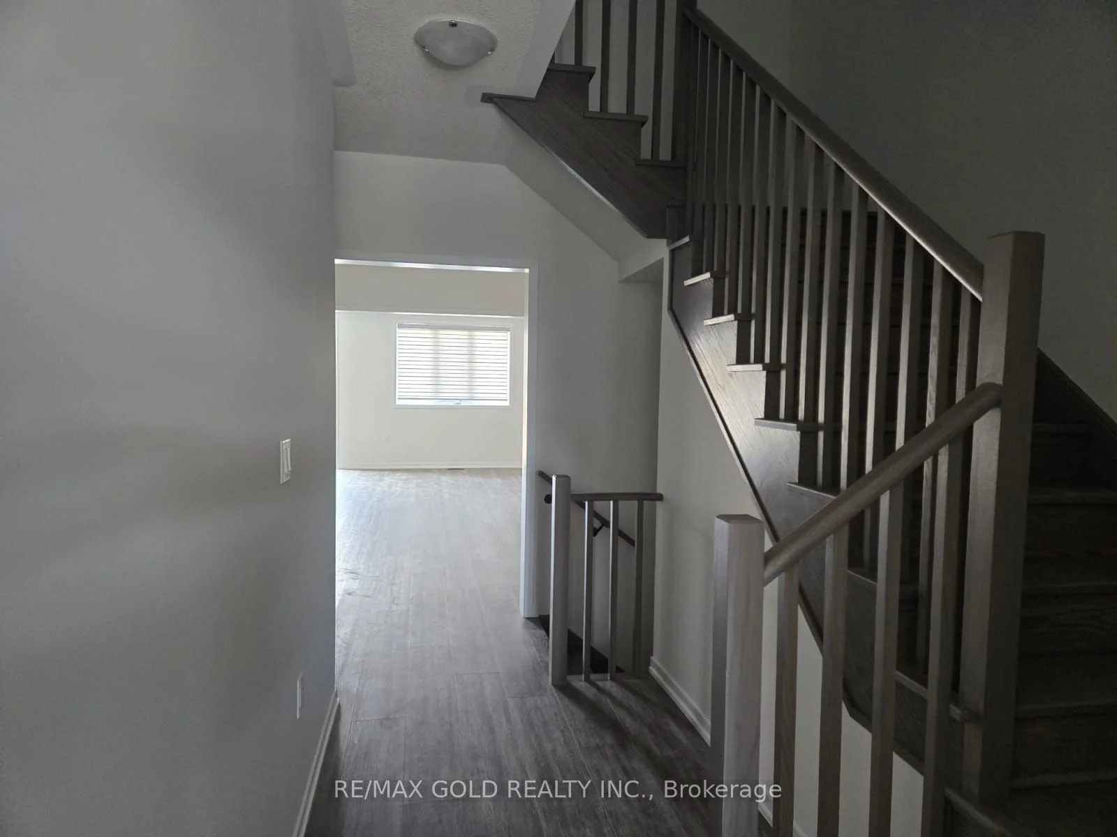 Att/Row/Townhouse in Oshawa