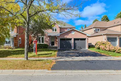 Detached in Whitby
