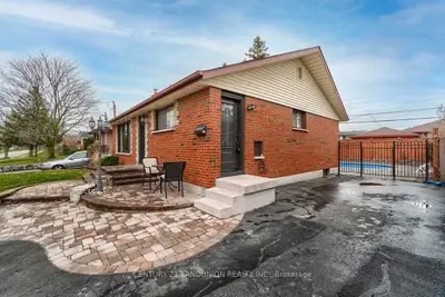 Detached in Oshawa