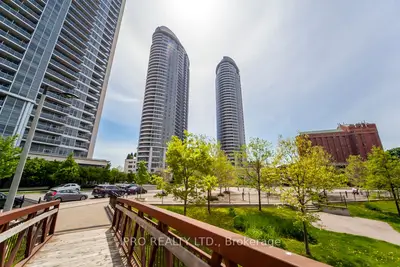 125 Village Green Square 2712, Toronto E07, On M1s 0g3