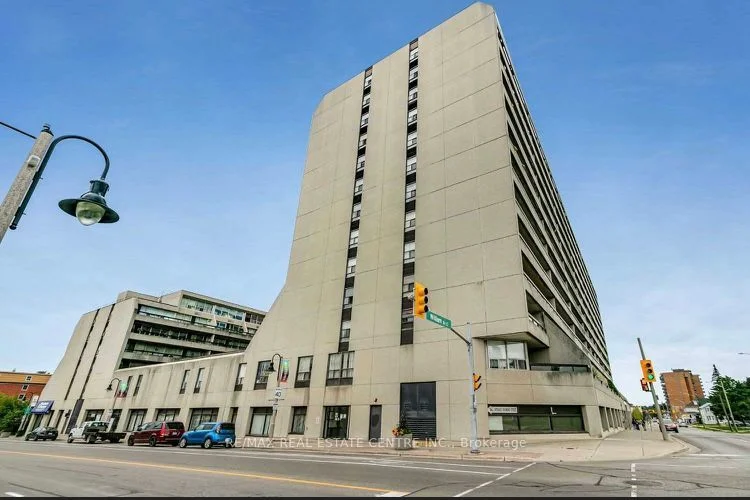 Condo Apartment in Oshawa
