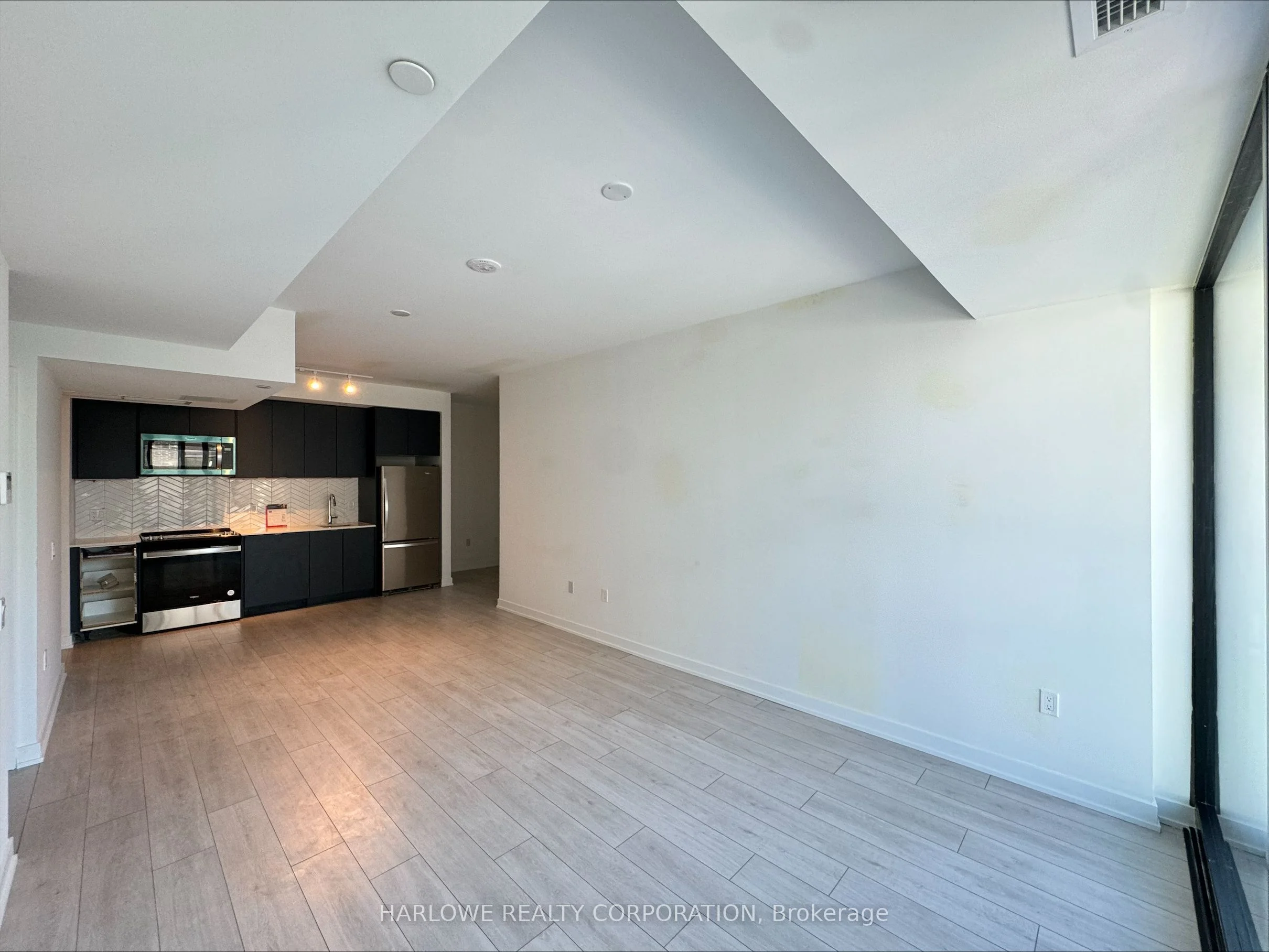Condo Apartment in Whitby