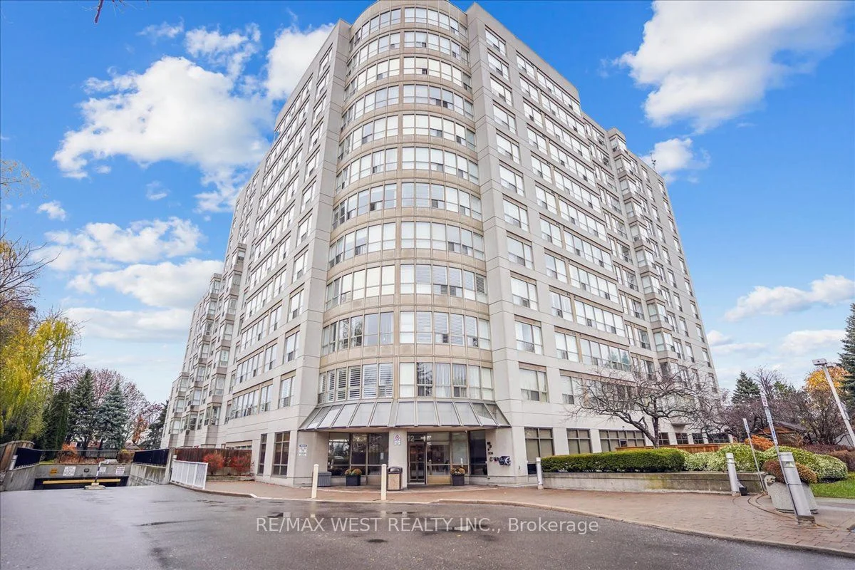 Common Element Condo in Whitby