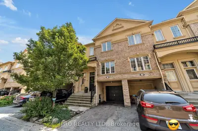 Att/Row/Townhouse in Pickering