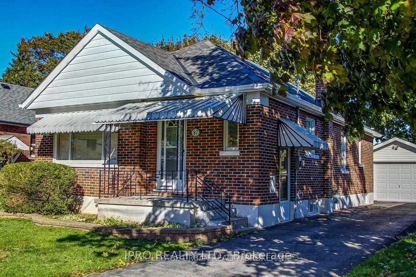 87 Oakes Avenue, Oshawa, On L1g 6c5