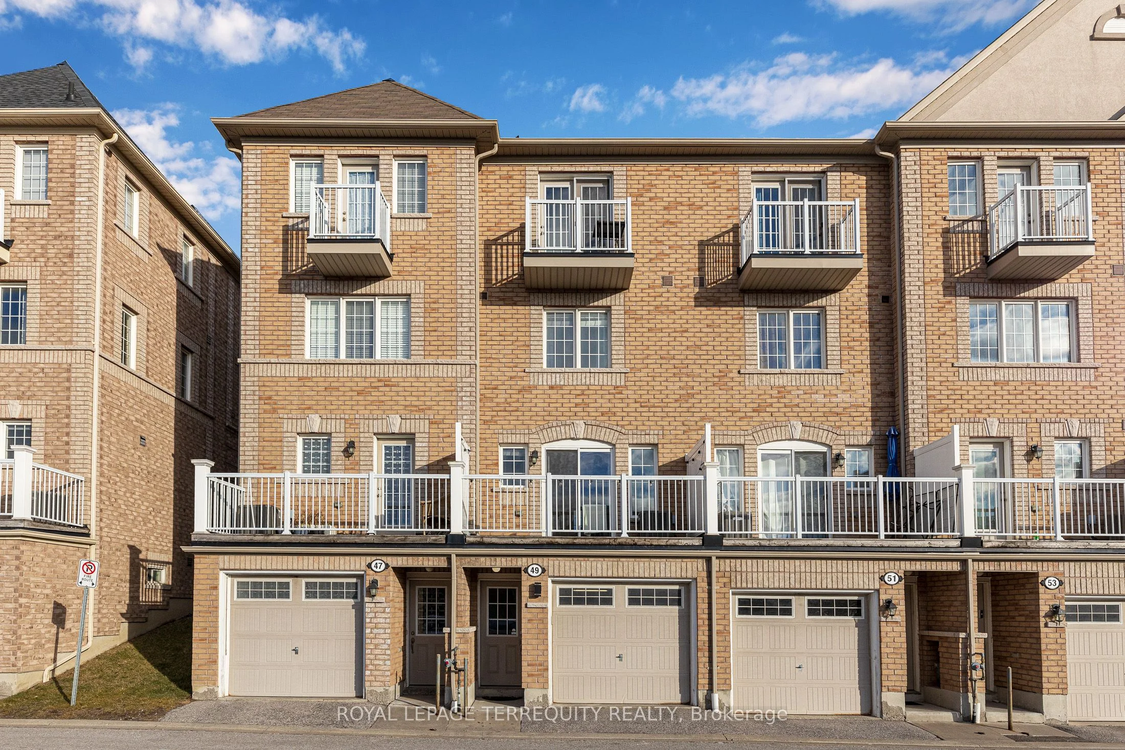 Att/Row/Townhouse in Ajax