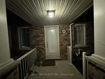 Condo Townhouse in Oshawa