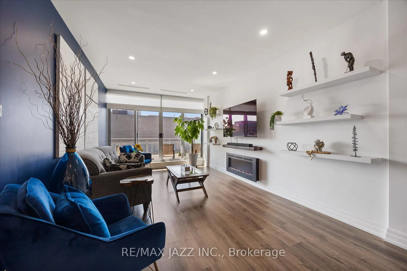 Condo Apartment in Oshawa