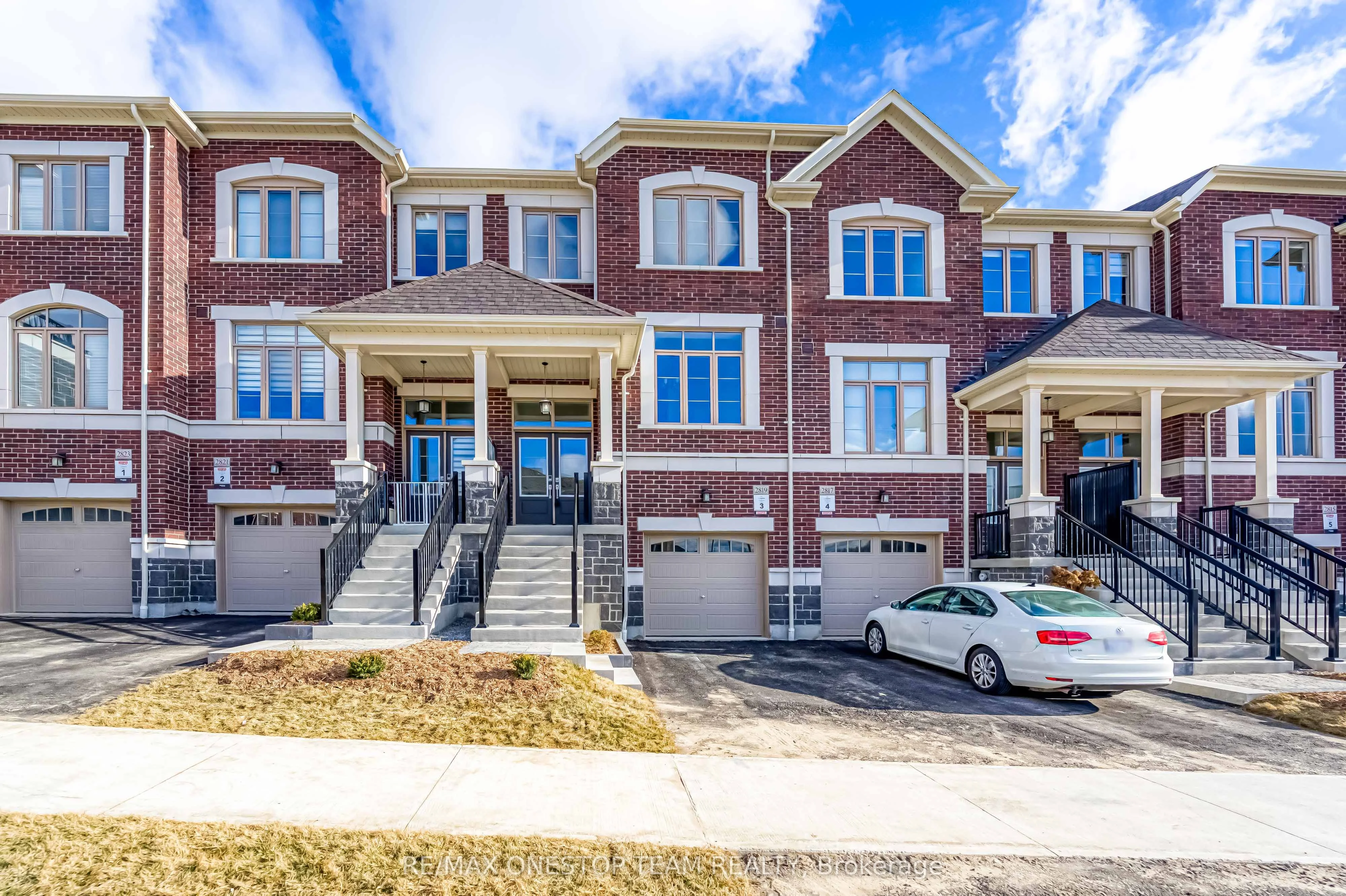 Att/Row/Townhouse in Pickering