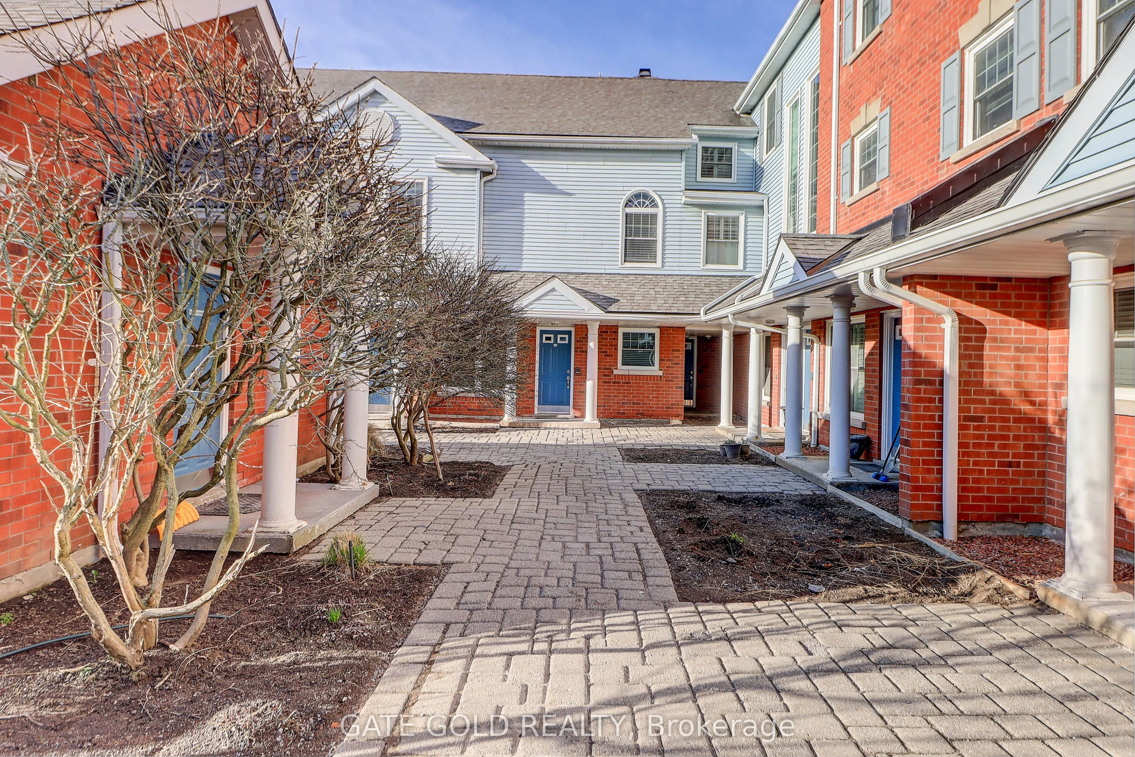 Condo Townhouse in Clarington