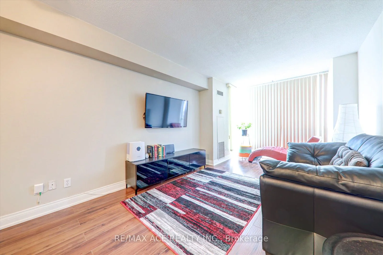 2550 Lawrence Avenue 1415, Toronto E04, ON M1P 2R7