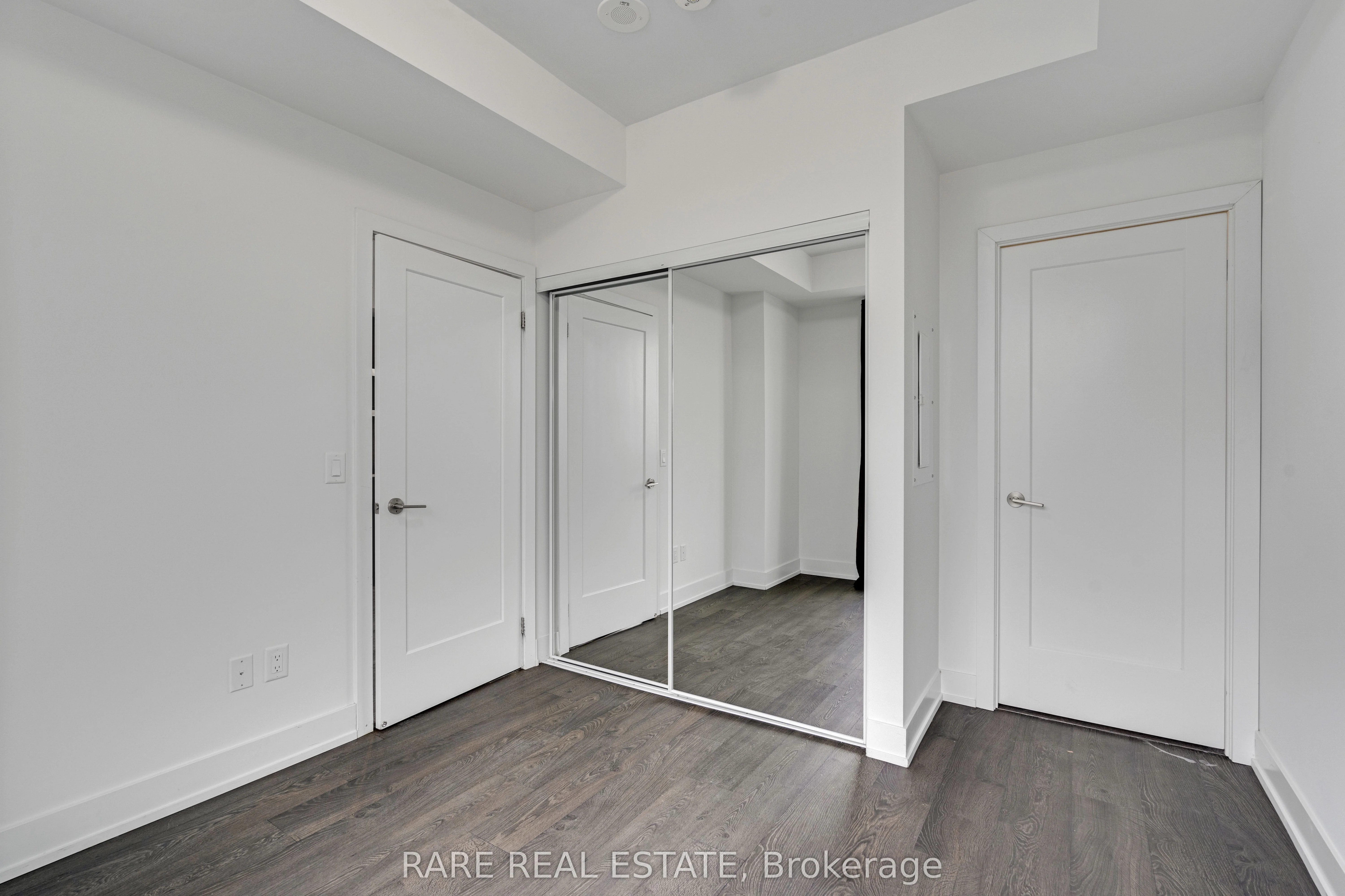 2550 Simcoe Street PH15, Oshawa, ON L1L 0R5