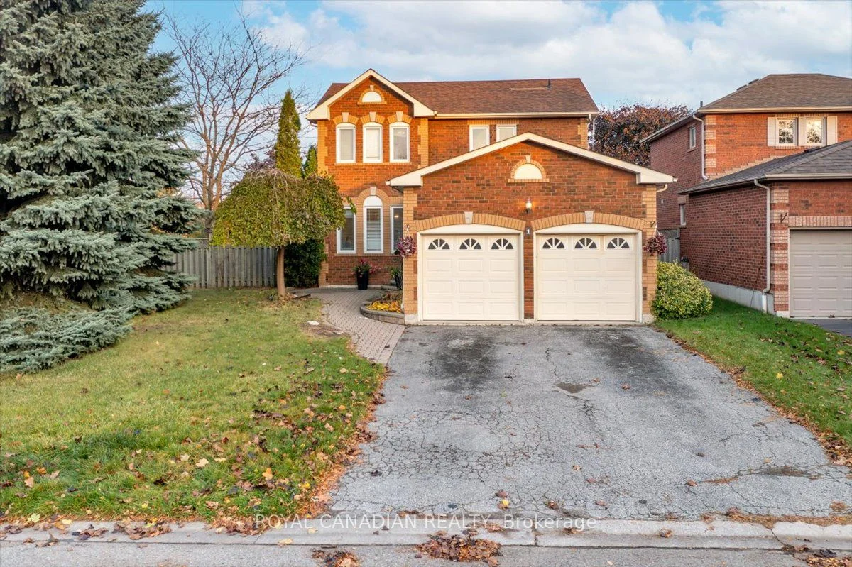 Detached in Whitby