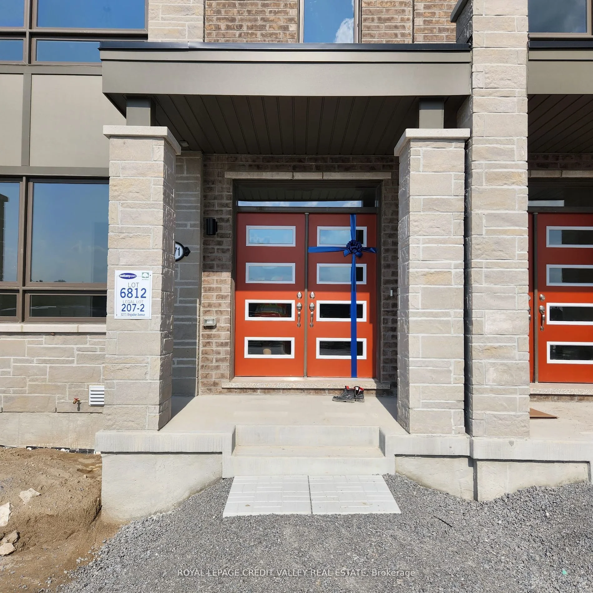 Att/Row/Townhouse in Pickering
