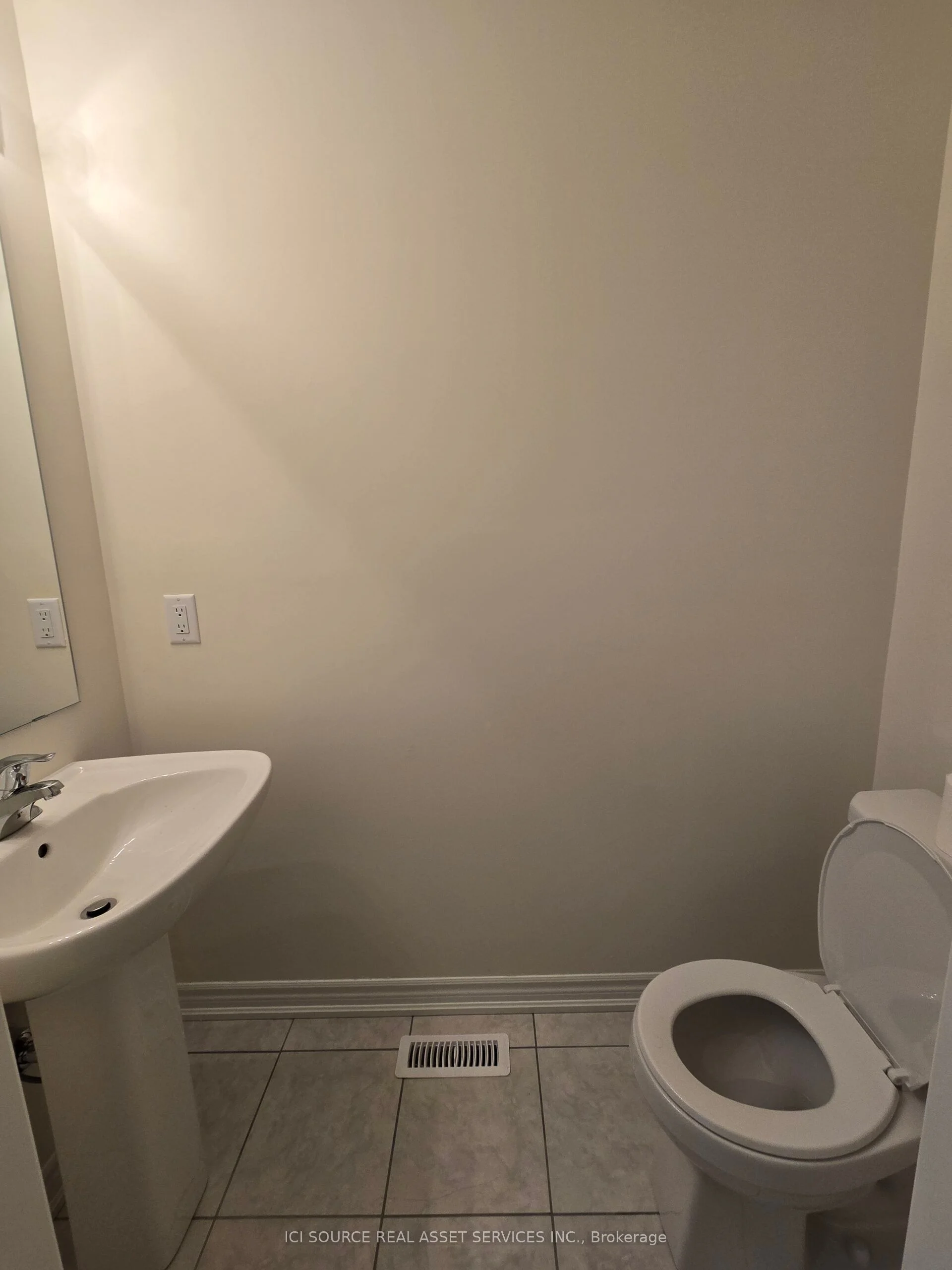 1203 Rexton Drive, Oshawa, ON L1L 0T3