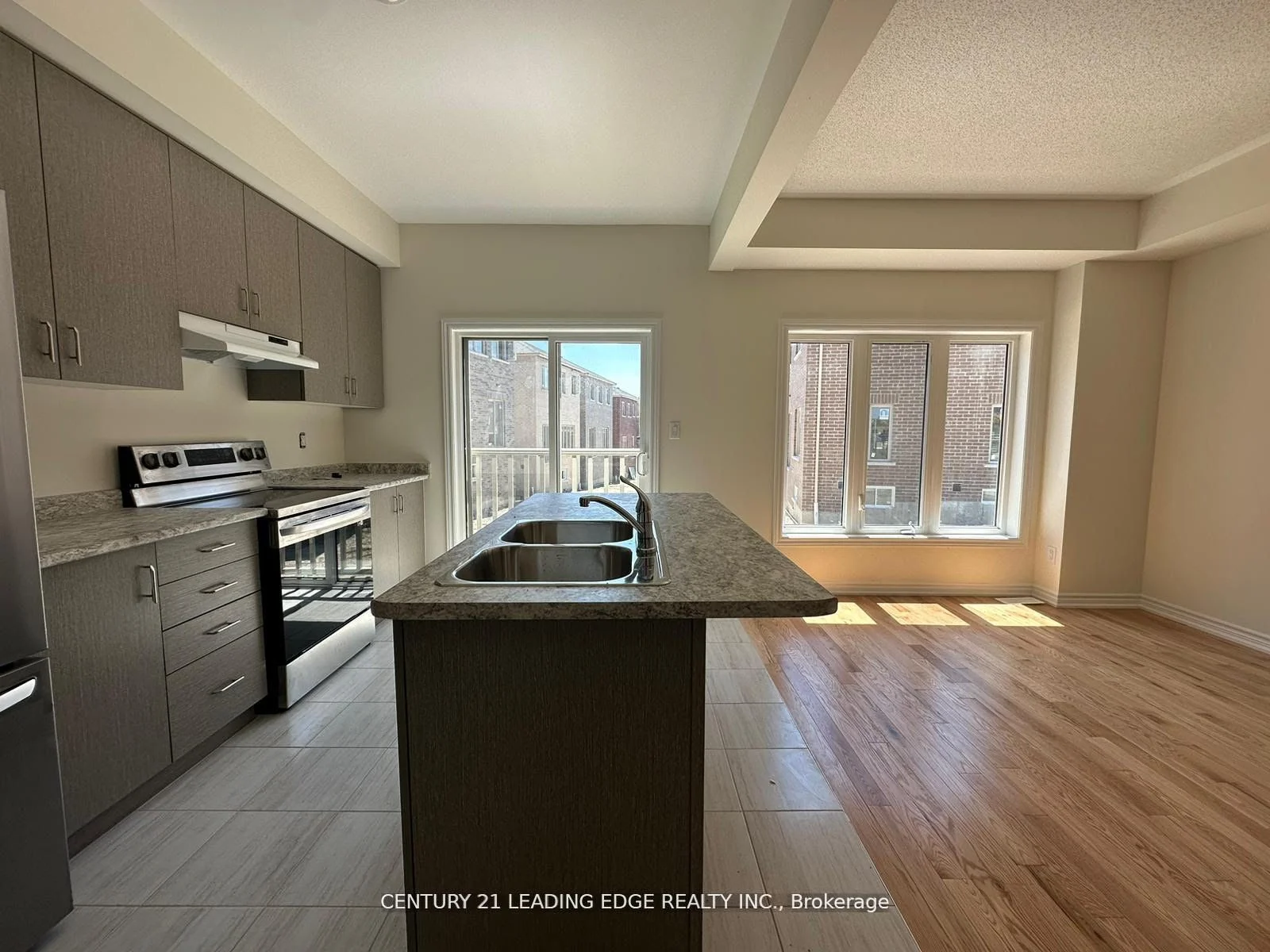 Att/Row/Townhouse in Pickering
