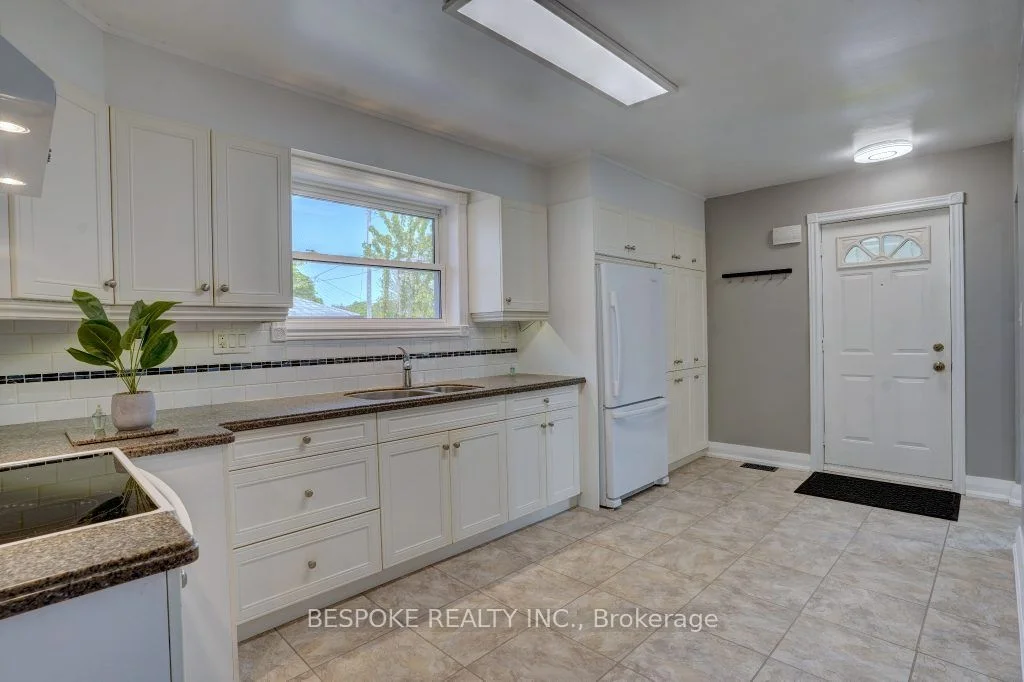 743 Gaspe Avenue MAIN, Oshawa, ON L1J 1C8