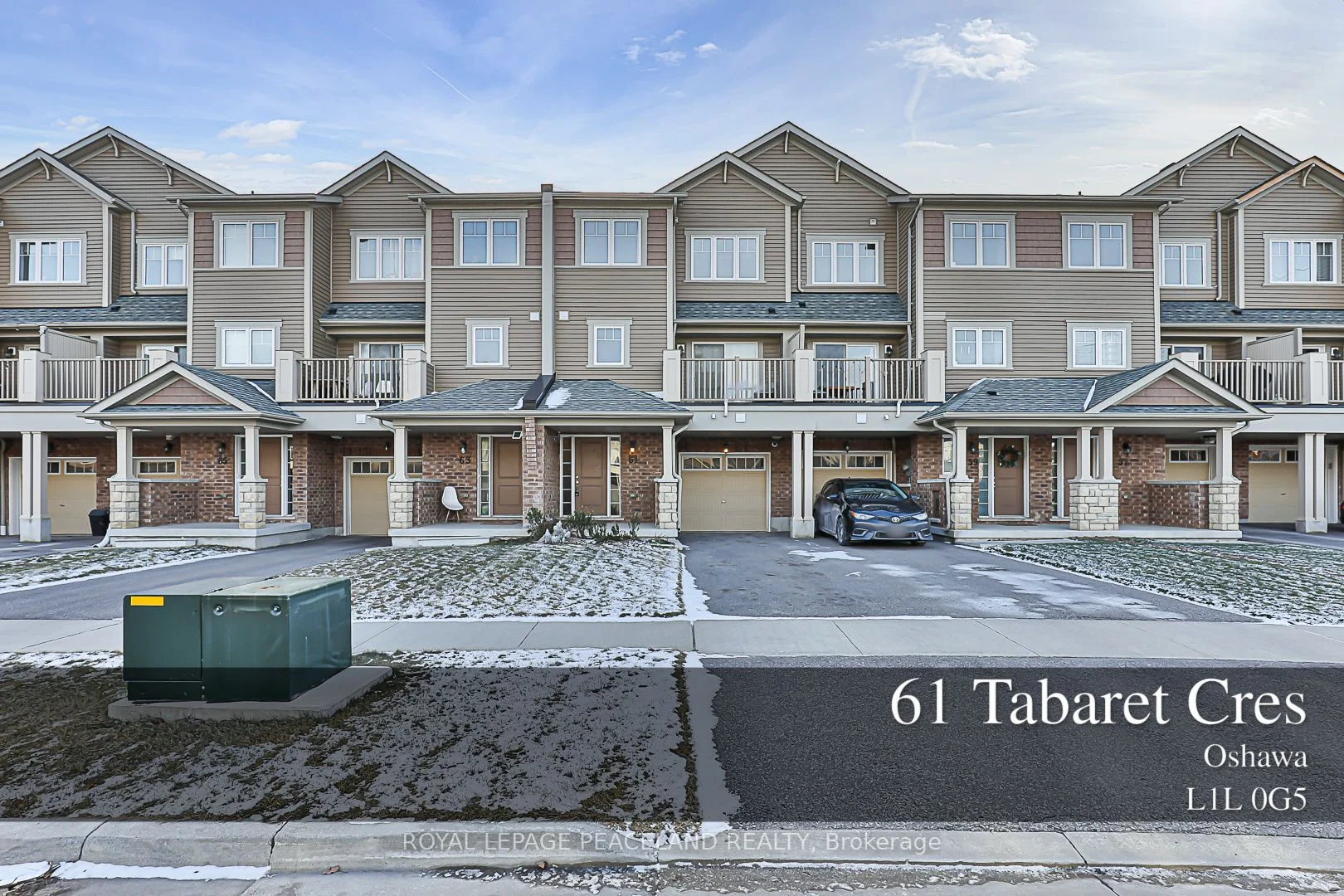 Att/Row/Townhouse in Oshawa
