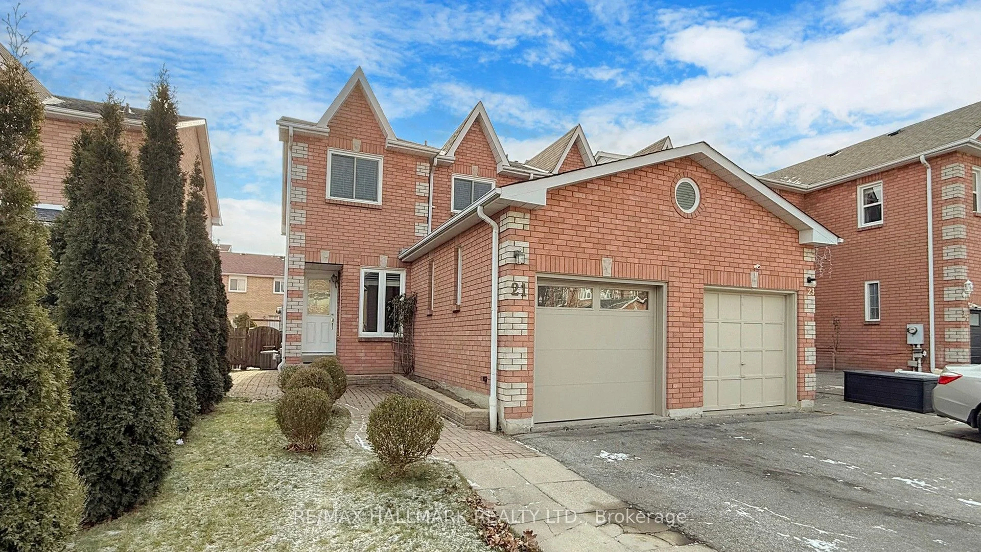 Att/Row/Townhouse in Ajax