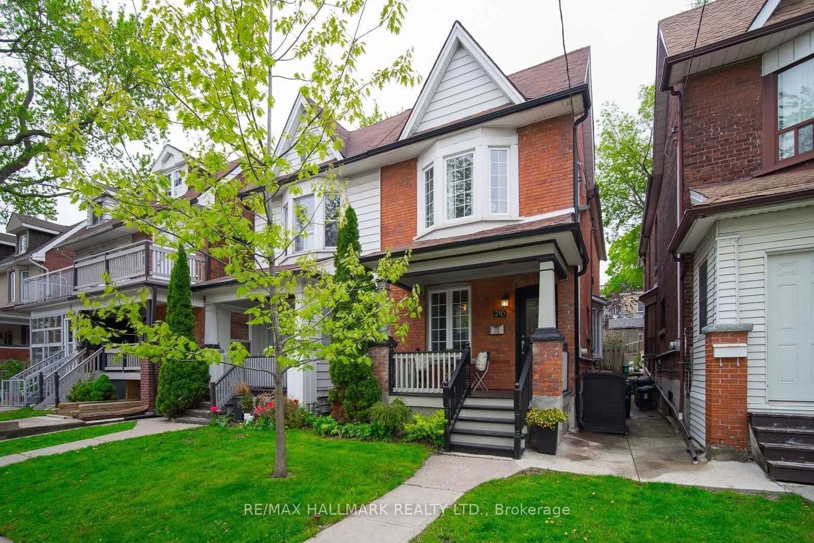 216 Hastings Avenue Main, Toronto E01, On M4l 2l7