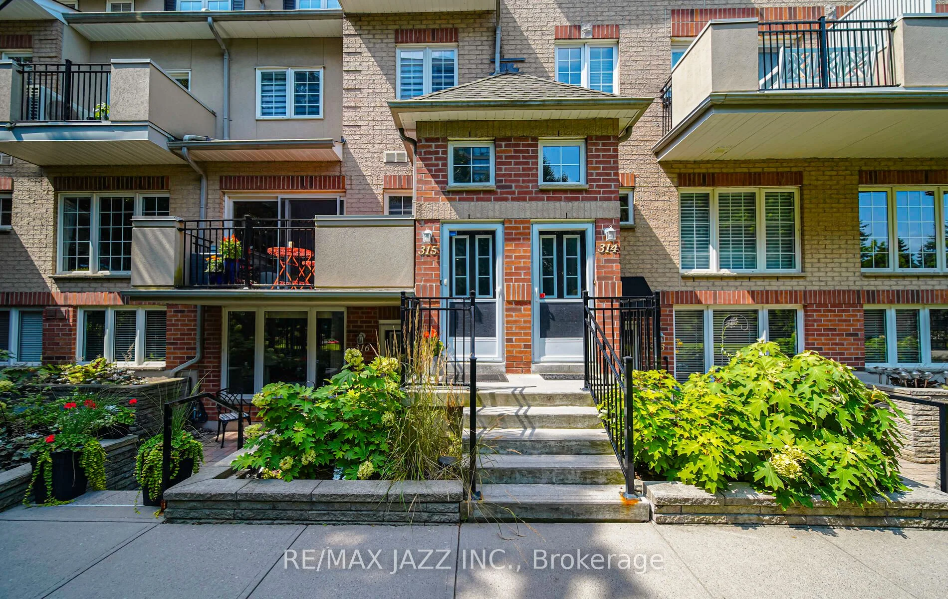 Condo Townhouse in Pickering