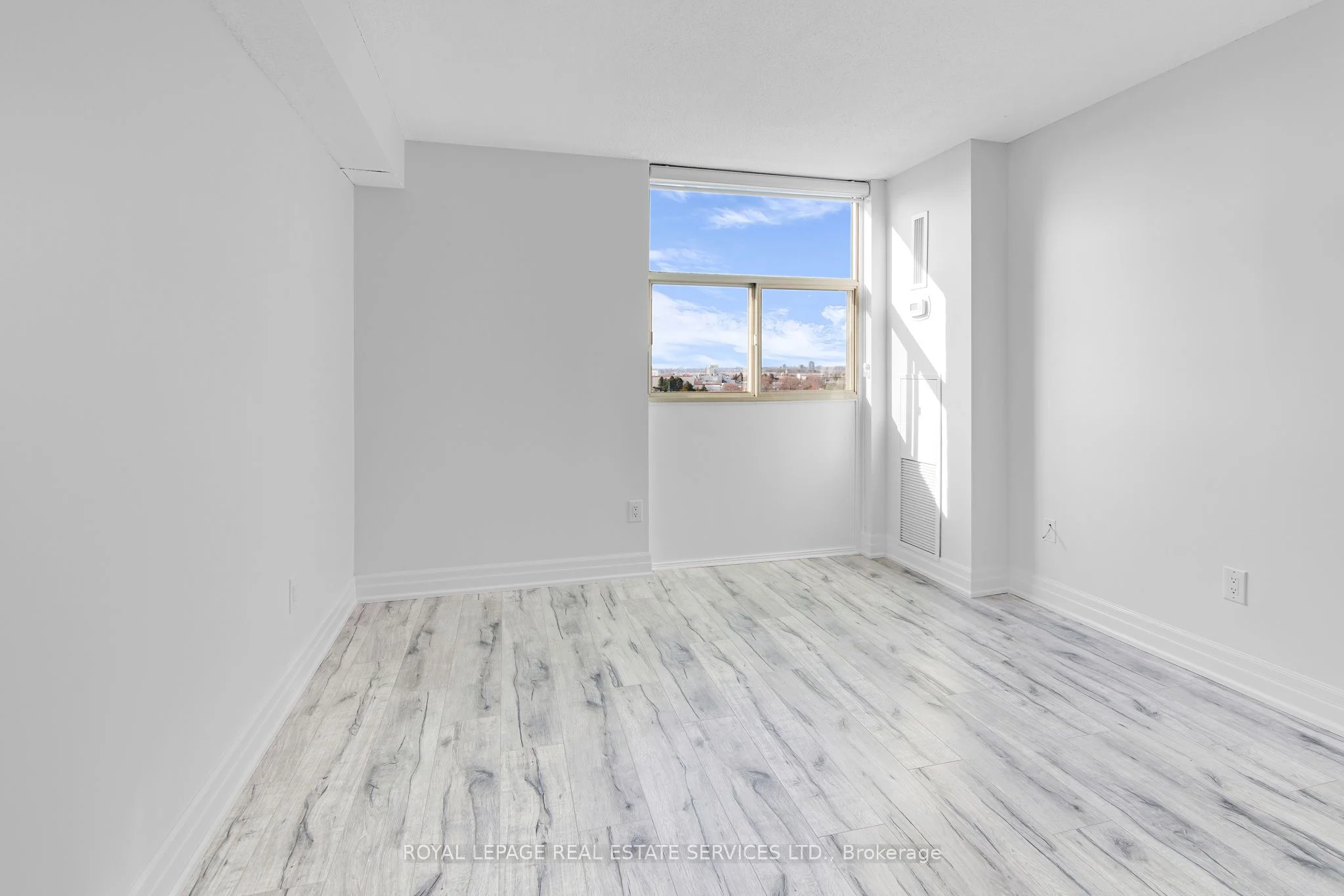 44 Falby Court 1204, Ajax, ON L1S 3L1