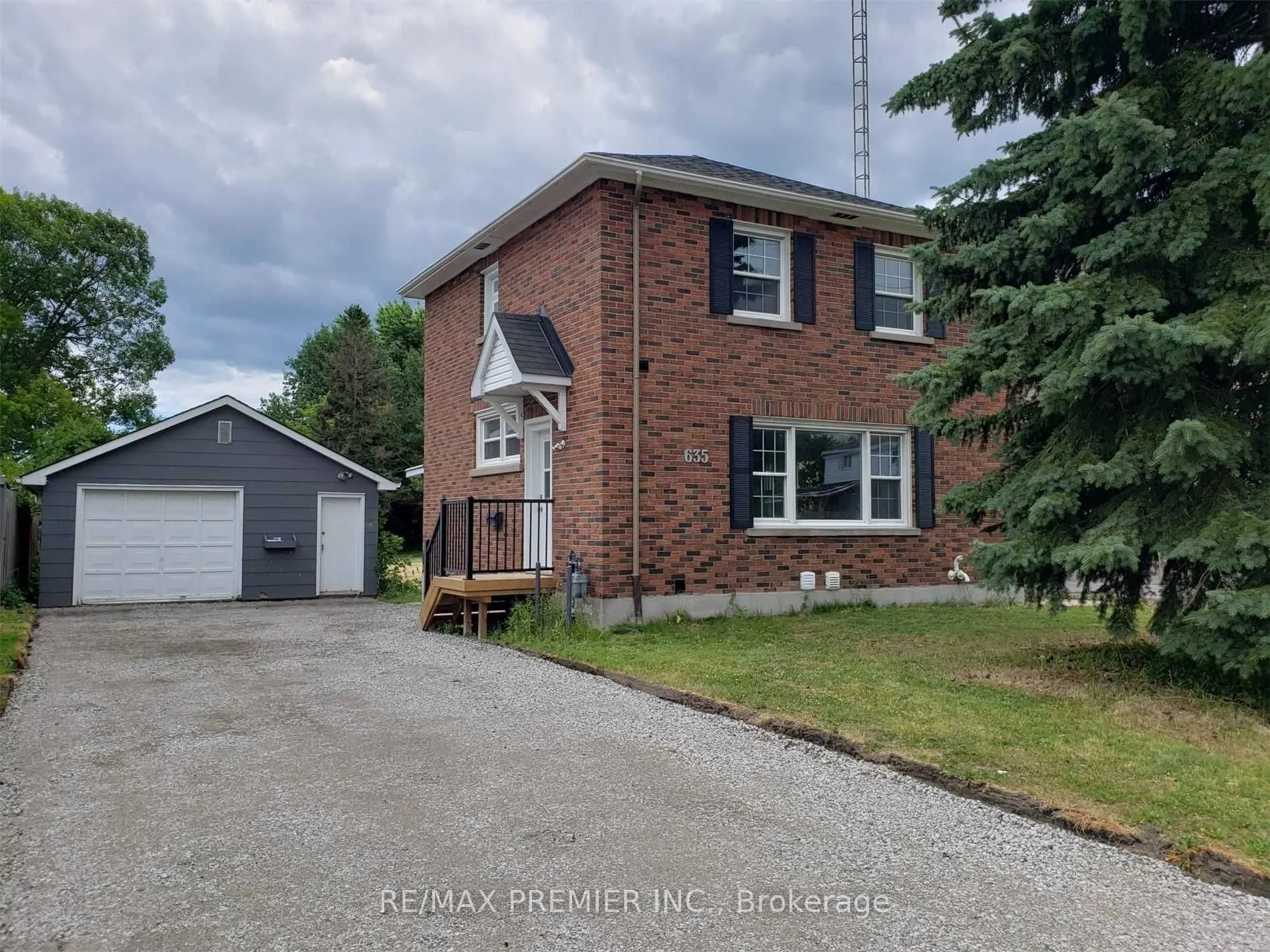 Detached in Oshawa