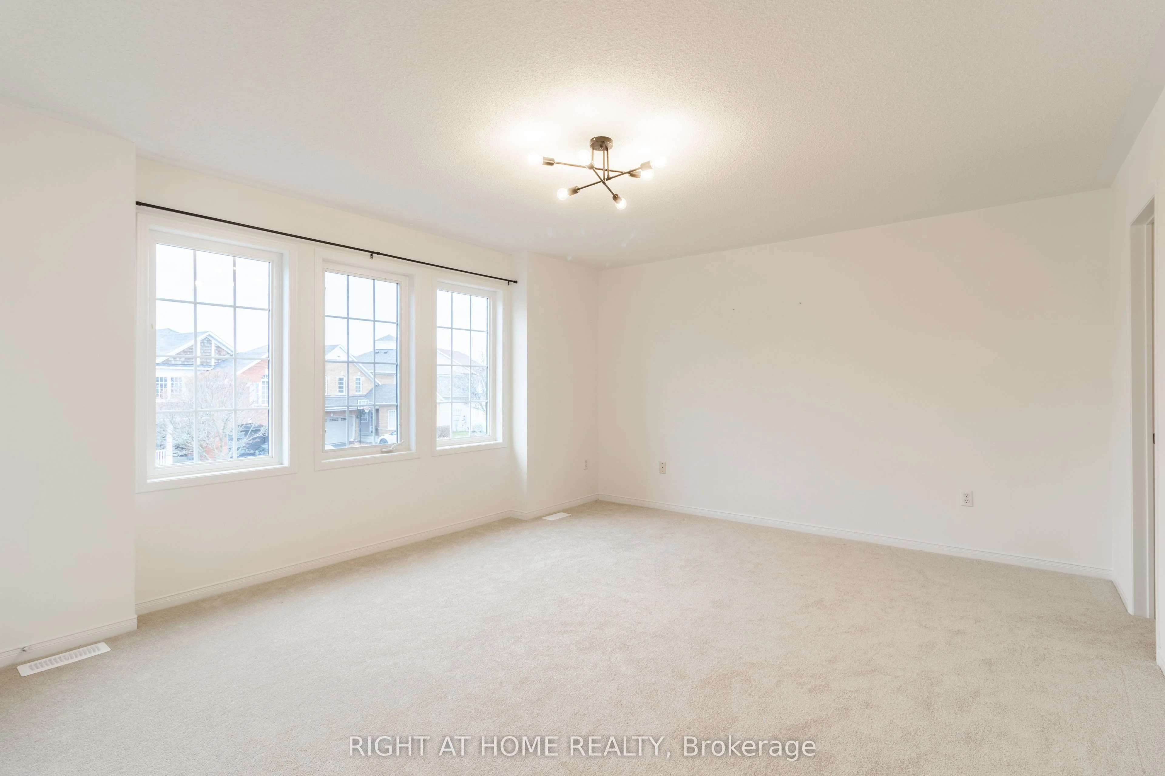 39 Mullord Avenue, Ajax, On L1z 1l1