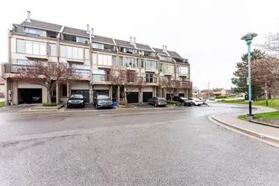 Condo Townhouse in Ajax