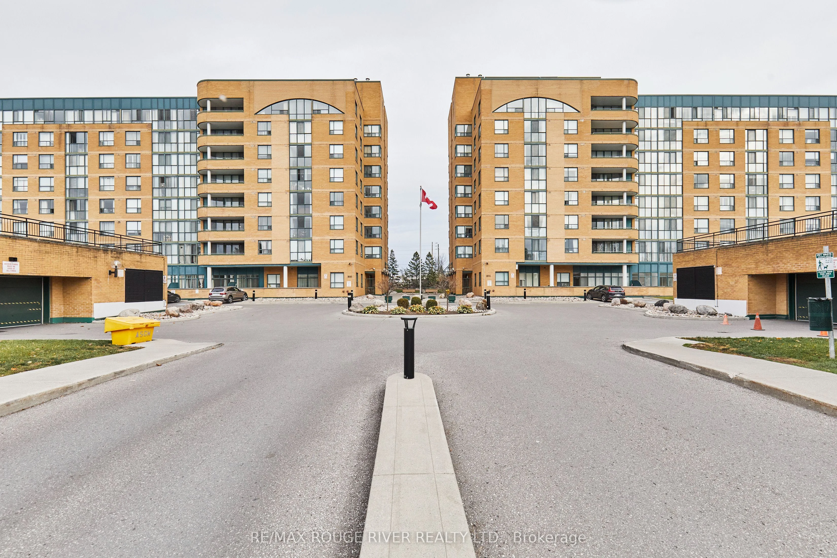 Condo Apartment in Pickering