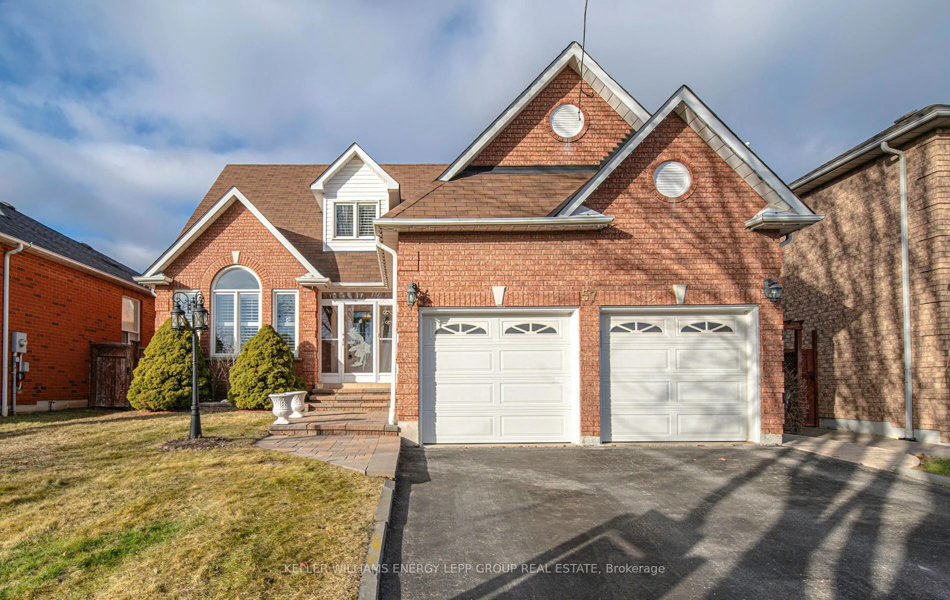 Detached in Whitby
