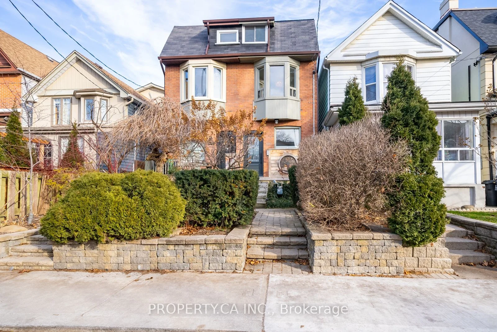 819 Carlaw Avenue, Toronto E03, On M4k 3l1