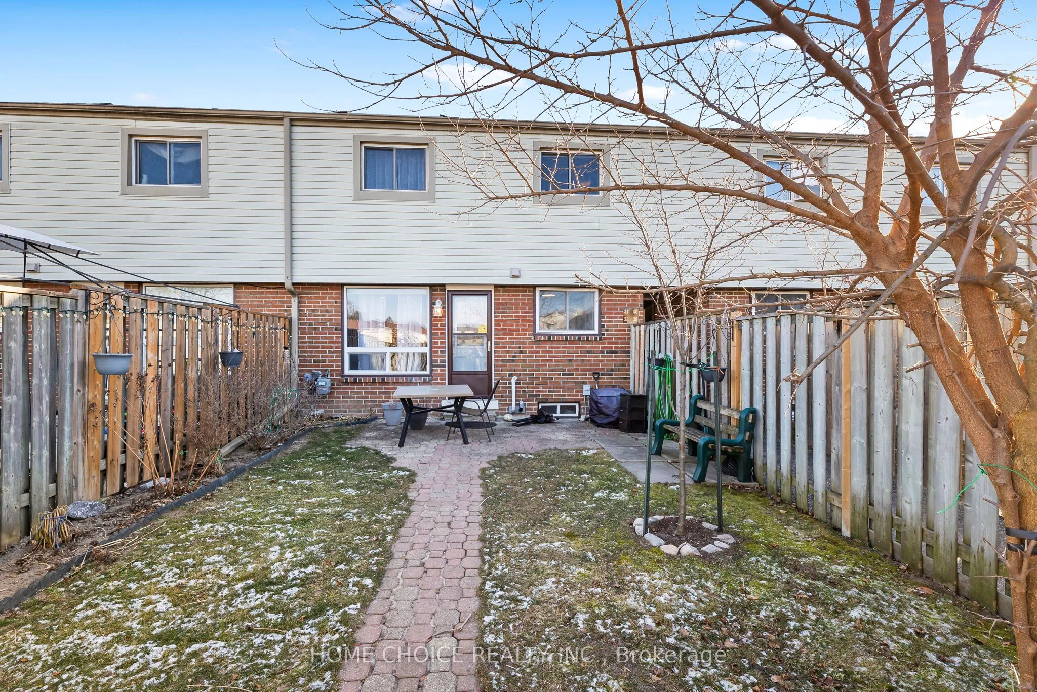 Condo Townhouse in Oshawa