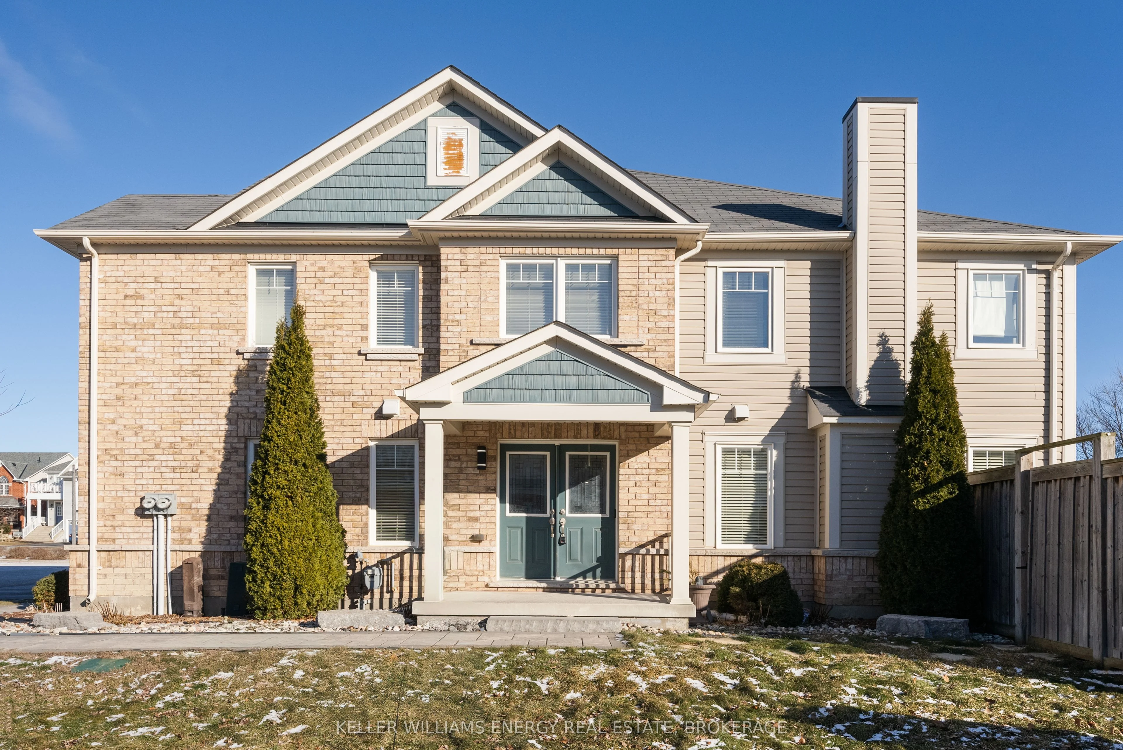 Att/Row/Townhouse in Oshawa