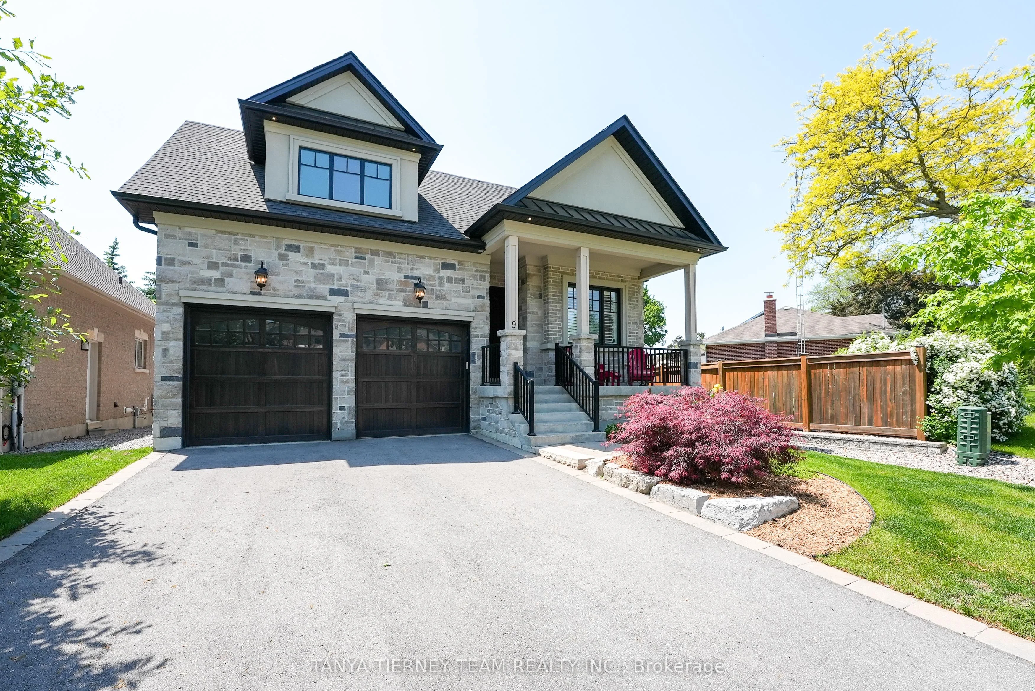 Detached in Whitby