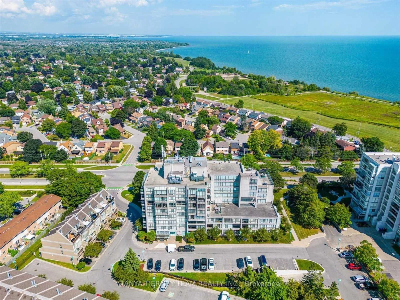 Condo Apartment in Ajax