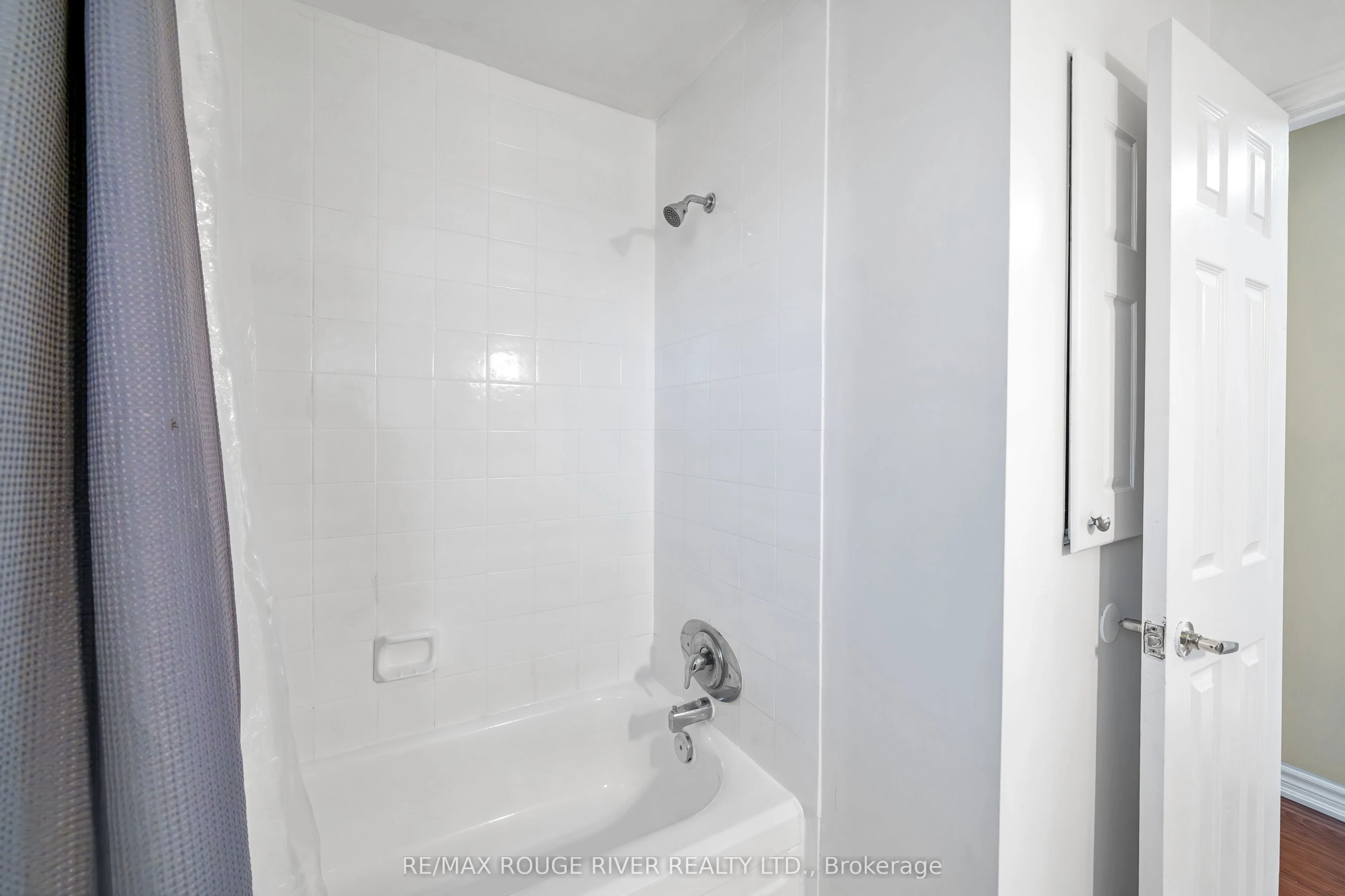 552 Grandview Street S, Oshawa, ON L1H 7S4