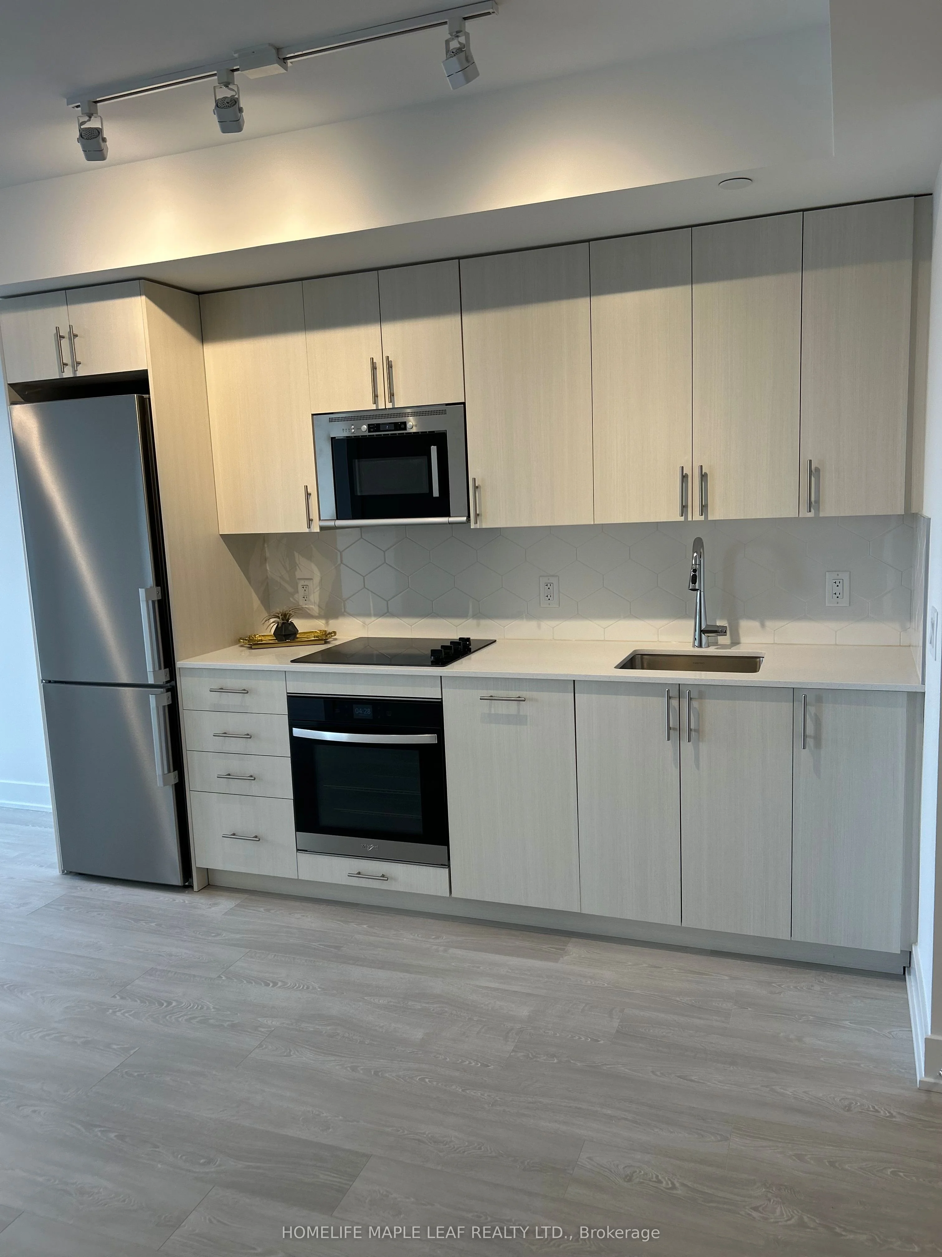 2545 Simcoe Street N 1012, Oshawa, ON L1L 0W3